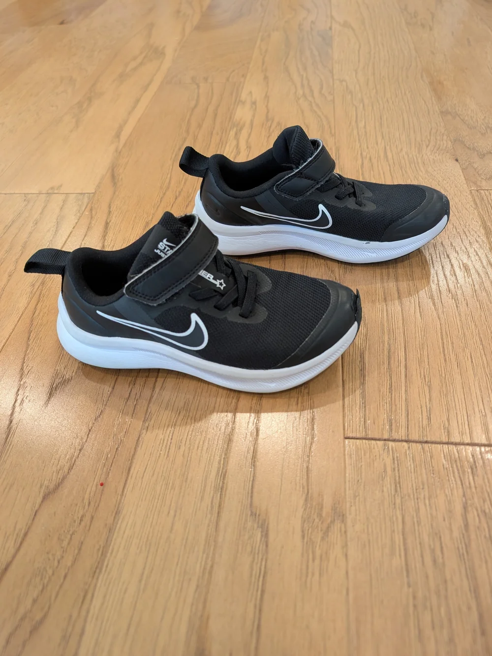 Nike Star Runner 2 Kids Black and White Hook-and-Loop Athletic Sneakers